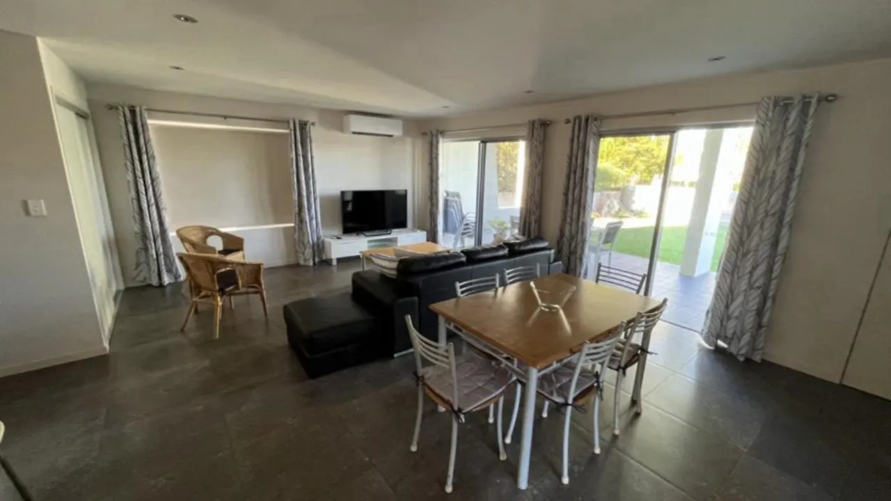 1 - 5A Coochin Street, Dicky Beach - 200M To Beach Caloundra Holiday home