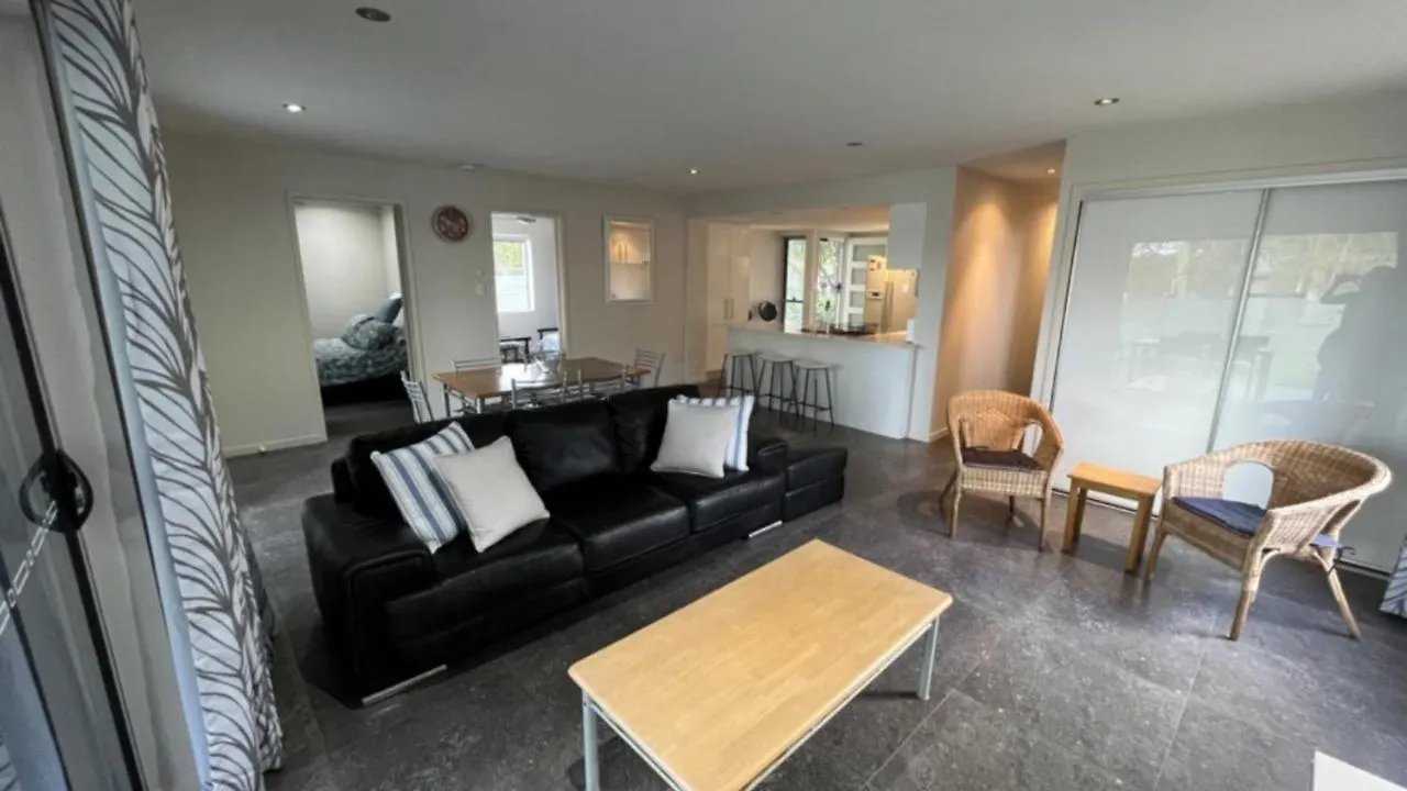 Holiday home 1 - 5A Coochin Street, Dicky Beach - 200M To Beach Caloundra Australia