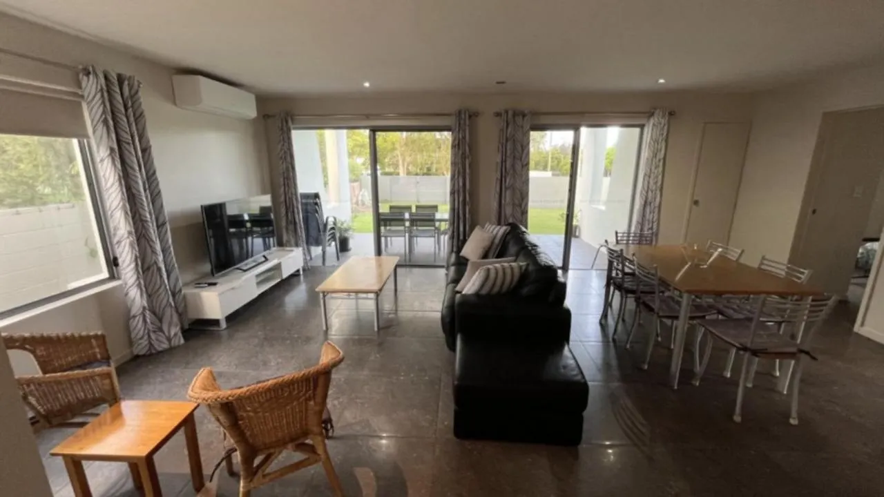 1 - 5A Coochin Street, Dicky Beach - 200M To Beach Caloundra