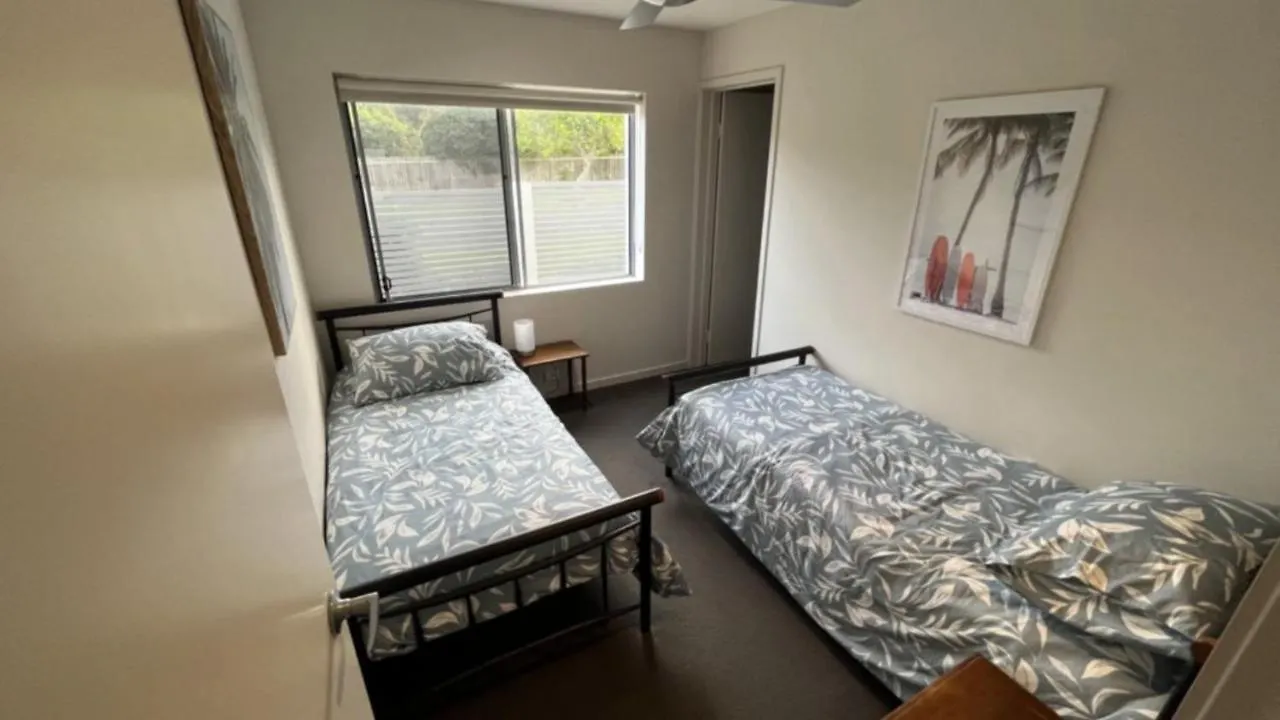 Holiday home 1 - 5A Coochin Street, Dicky Beach - 200M To Beach Caloundra
