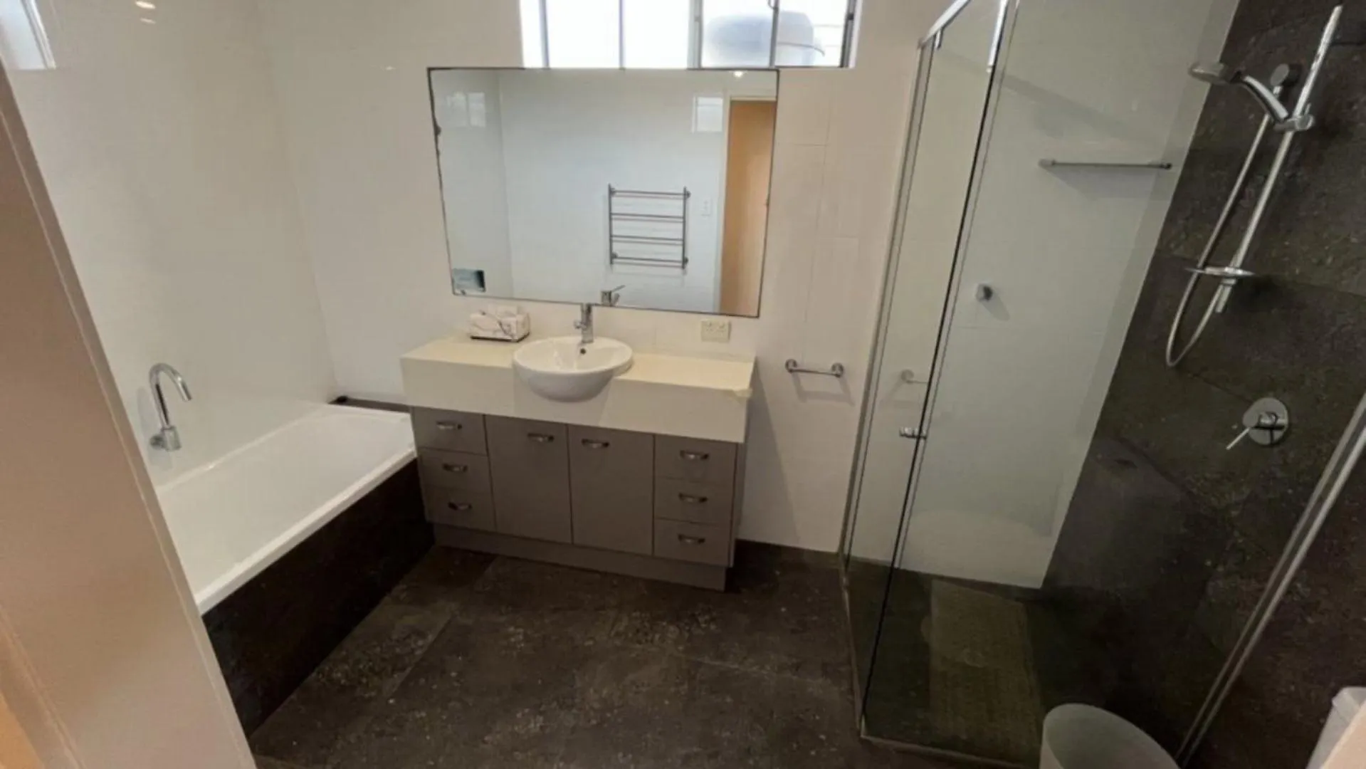 Holiday home 1 - 5A Coochin Street, Dicky Beach - 200M To Beach Caloundra
