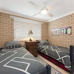 Shipton Unit 3 Moffat Qld Caloundra